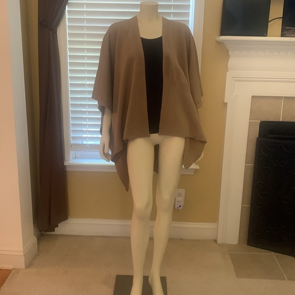 NWT Ralph Lauren women's one size poncho wrap Camel knit w gold specs msrp $110 - Picture 3 of 9